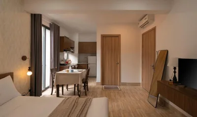 Estudio con balcón — HihiVillage Serviced Apartment Elevator by SSens Homes