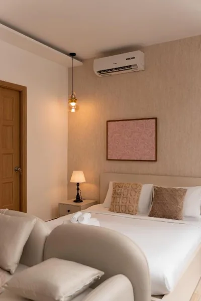 Apartamento de dos dormitorios con balcón — HihiVillage Serviced Apartment Elevator by SSens Homes